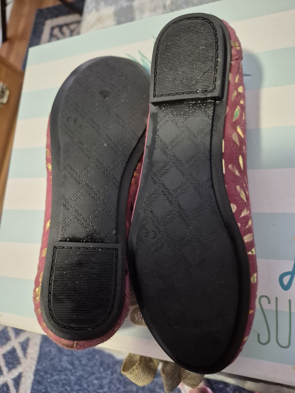 Vionic Women's Mauve-Pink Flats with Gold Cutout Detail - Picture 4 of 4
